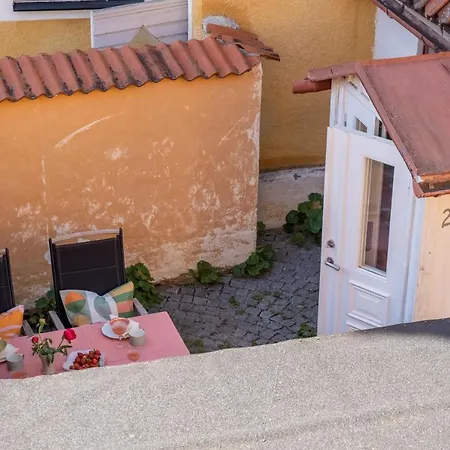1700-Talshus I Tva Plan Med Egen Innergard I Visby Innerstad Exterior photo